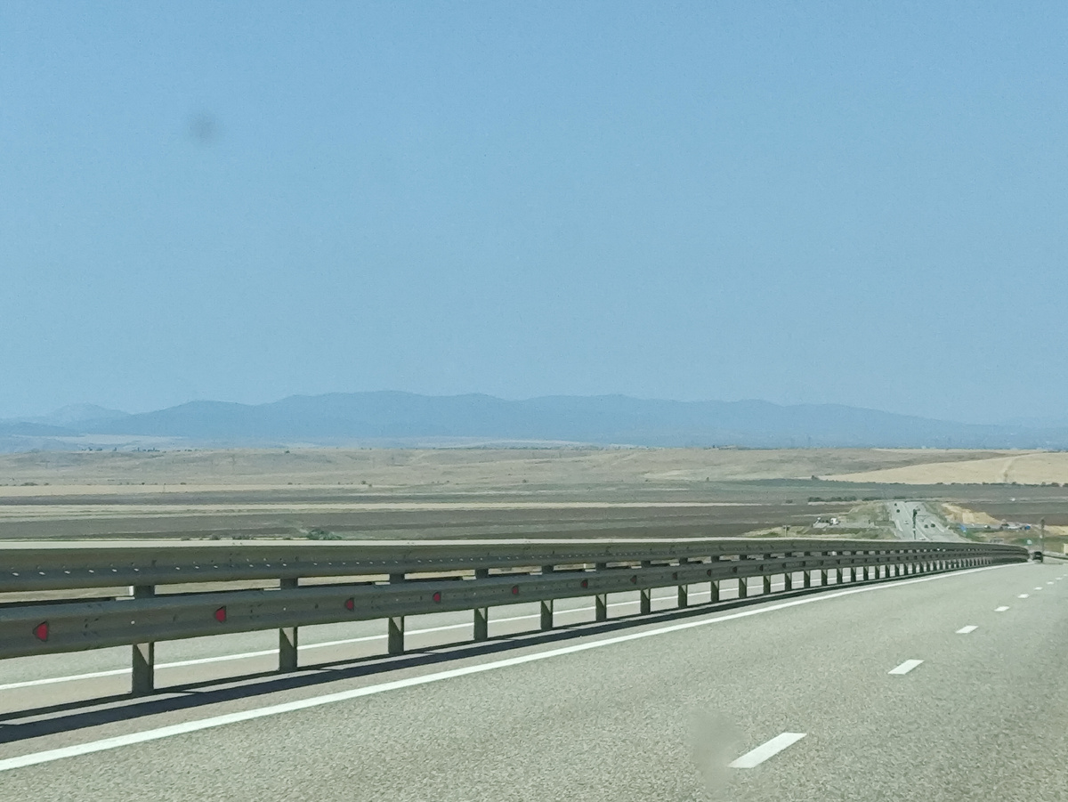 Мимо горы Агармыш, под которой притулился Старый Крым