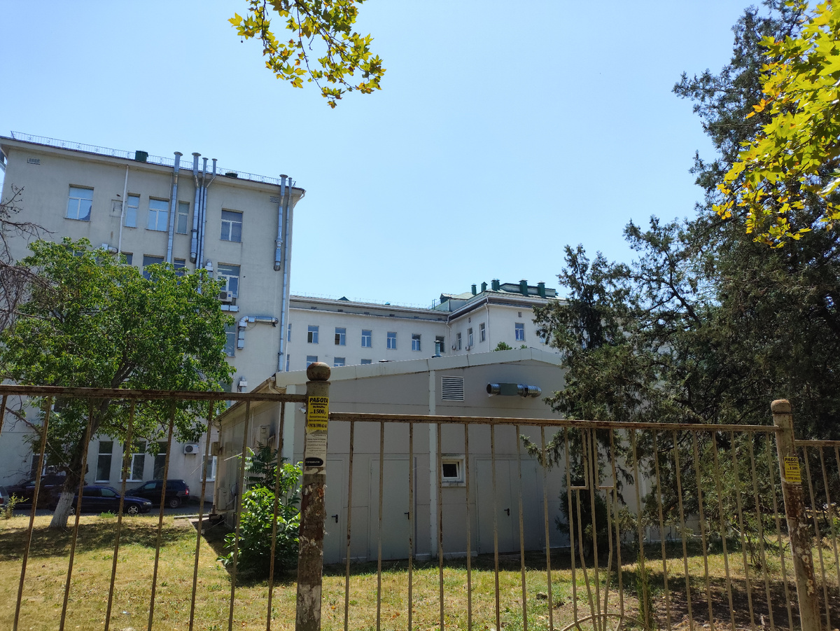 Вот и нужный корпус показался.