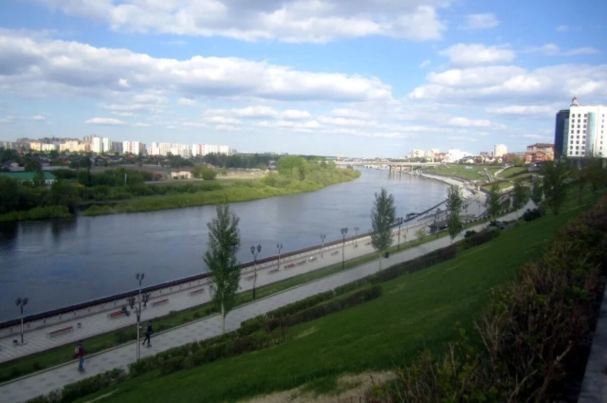    Исторический портовый кран вновь стал украшением тюменской набережной