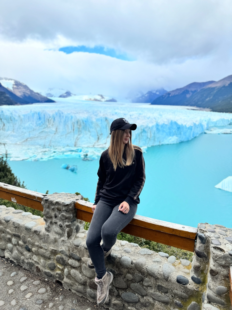 Фото автора на фоне ледника