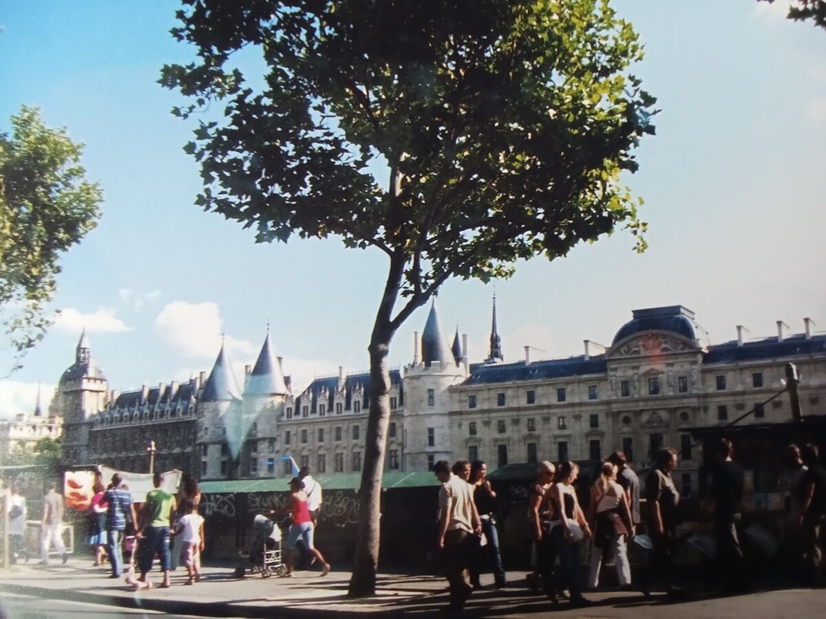 Консьержери - тюрьма, куда была заточена королева Мария-Антуанетта перед казнью