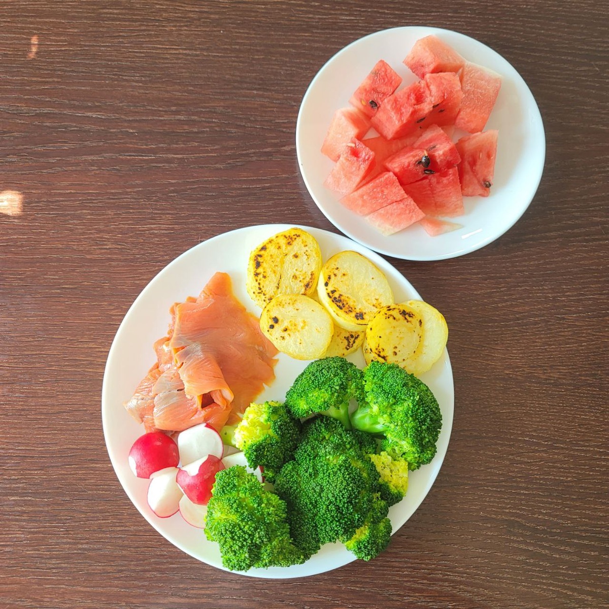 Проинспектировала овощной ящик в холодильнике, нашла там брокколи.