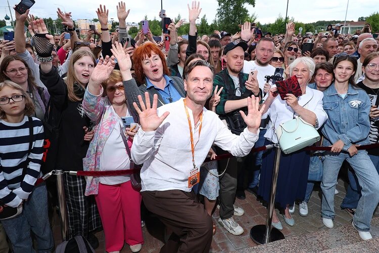    «Пальма-2» с участием Виктора Добронравова стала самым популярным фильмом форума, но Гран-при, к сожалению, не получила. Фото: Геннадий Авраменко   
Читайте на WWW.KP.RU: https://www.kp.ru/daily/27723/5112705/ admin