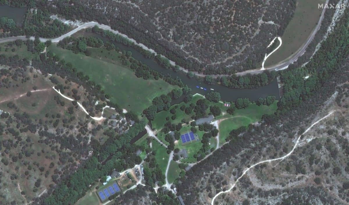    Лагерь «Мистик» за два года до наводнения / © Maxar Technologies