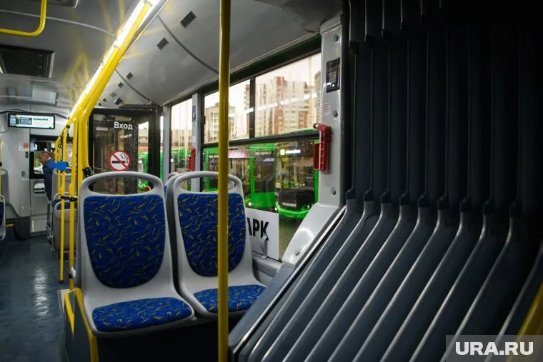 Автобус сбил велосипедиста на Профсоюзном мосту
Фото: Илья Московец © URA.RU