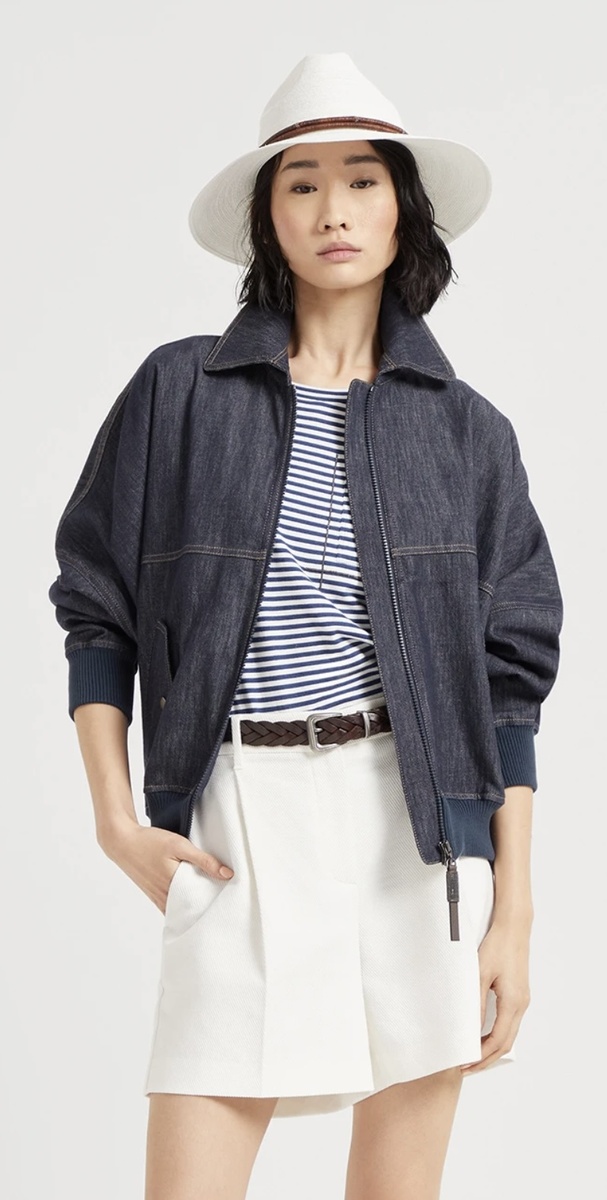 А здесь база с налетом Морского стиля за счет характерных элементов одежды и цветовой гаммы. Вполне возможно представить такую девушку на яхте и отдыхе у моря (морской стиль органично смотрится поблизости от моря, конечно).