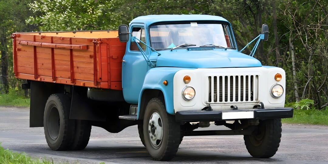 «Не любили, плевались, но уважали»: За что шоферы в СССР ругали Газ-53, но продолжали ездить