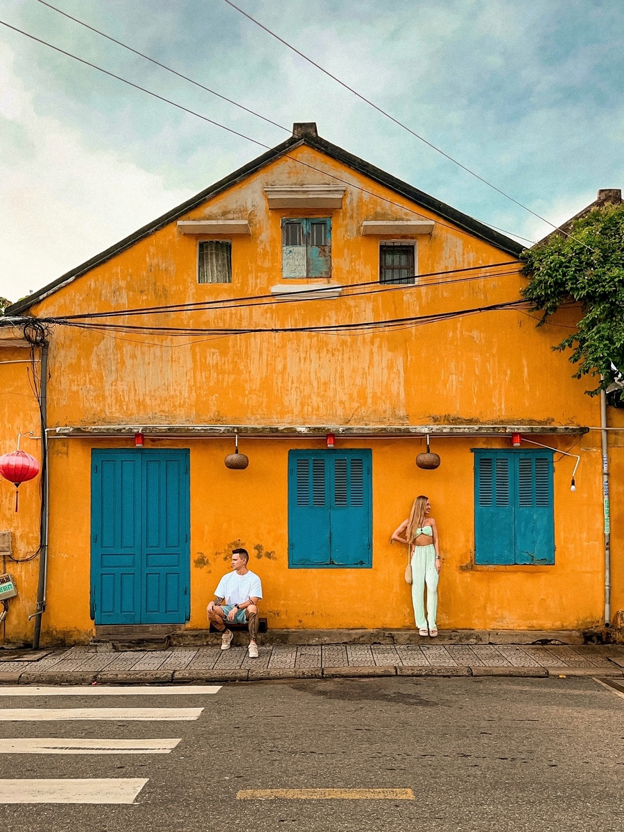 Хойан – аутентичный городок, включенный в список всемирного наследия ЮНЕСКО. Он известен как «музей под открытым небом». Такое прозвище он получил за свой хорошо сохранившийся Старый город. Его не затронула Вьетнамская война, поэтому в нем уцелели все дома, построенные в 15–19 веках.