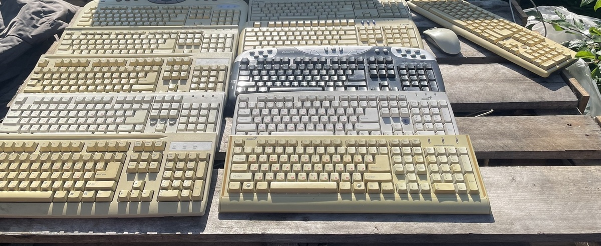 11 клавиатур и мышка