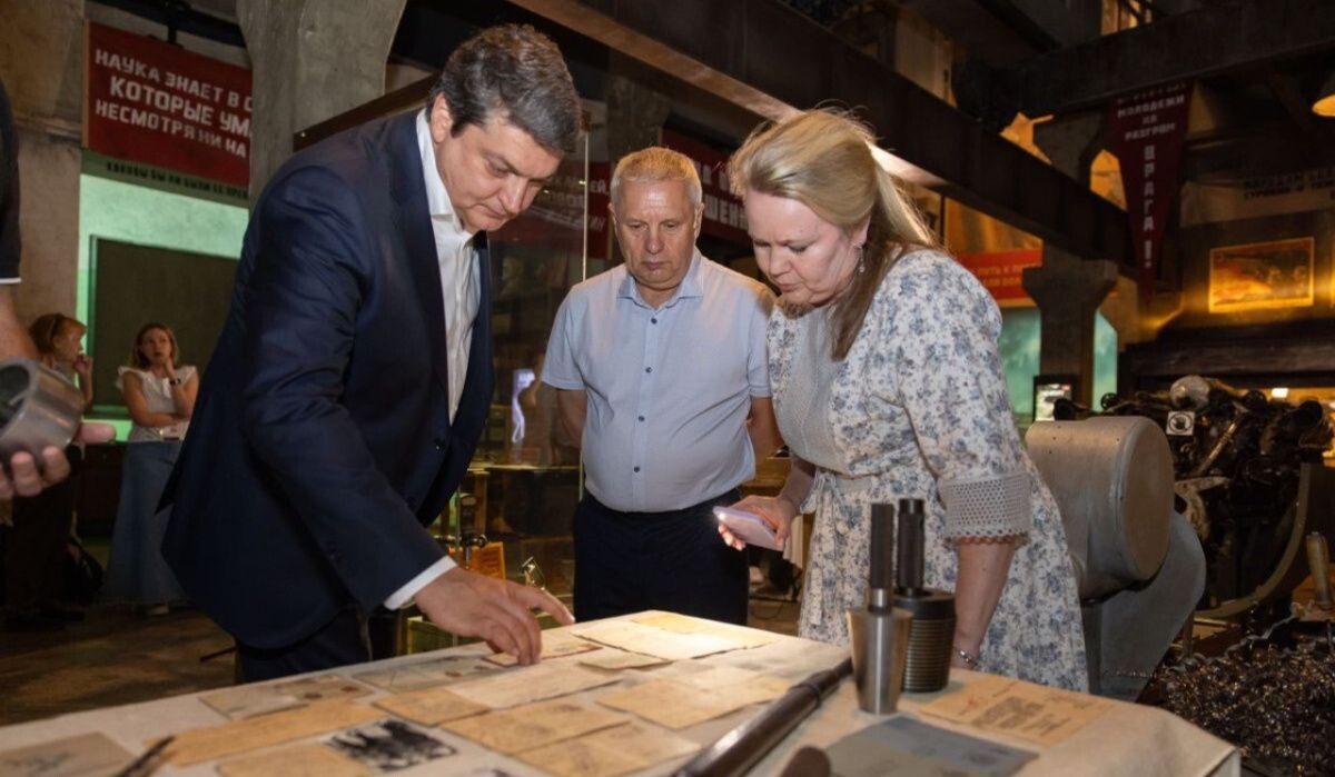     Передача раритетов в фонды Музея Победы Источник: victorymuseum.ru Автор фото: Пресс-служба Музея Победы