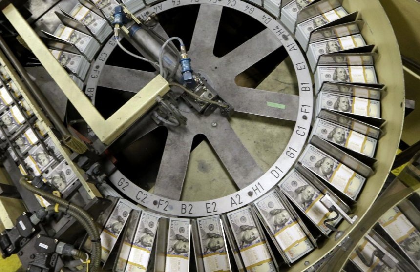 Доллары США в печатной машине