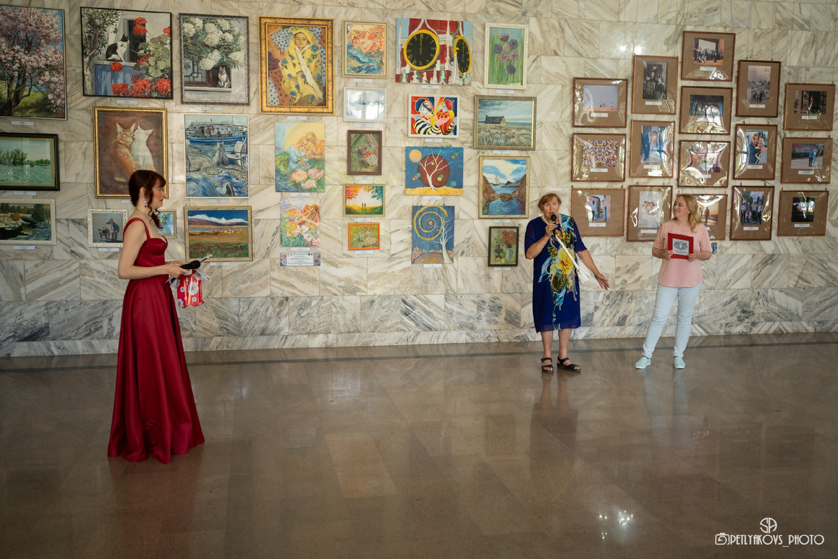 Начальник научного отдела - Виктория Юферева, куратор - Светлана Фатьянова, журналист - Лариса Прозорова 