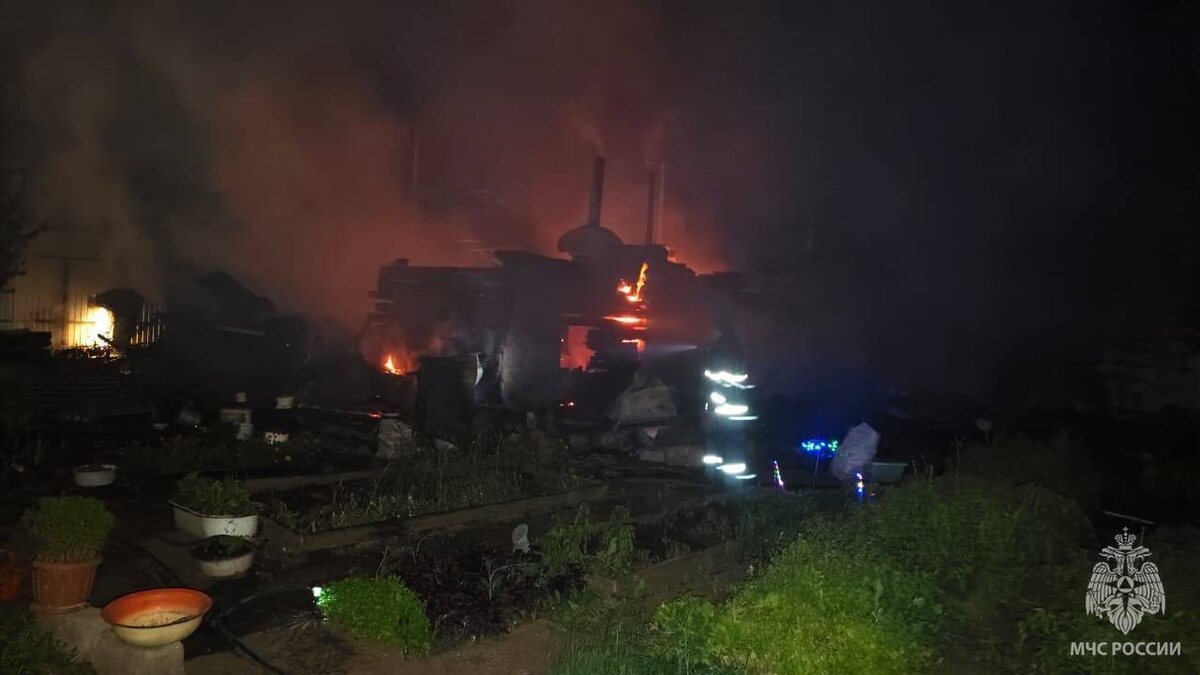     На пожаре в Новотроицке мужчина спас двух девочек Оренбуржье
📷    На пожаре в Новотроицке мужчина спас двух девочек Оренбуржье
