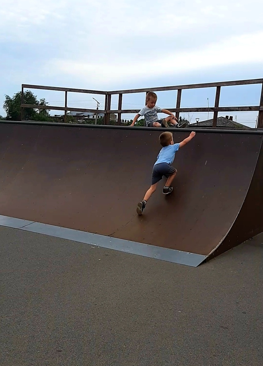 Владюсик карабкается наверх