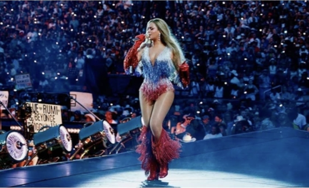 Наряд достаточно фривольный. Из интернета 