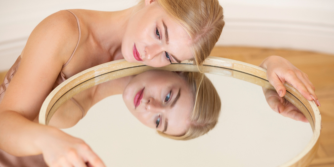 Зависимость от чужого мнения: как перестать смотреть на себя чужими глазами?