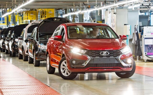 Производство Lada Iskra (на первом плане) (Фото: АвтоВАЗ)