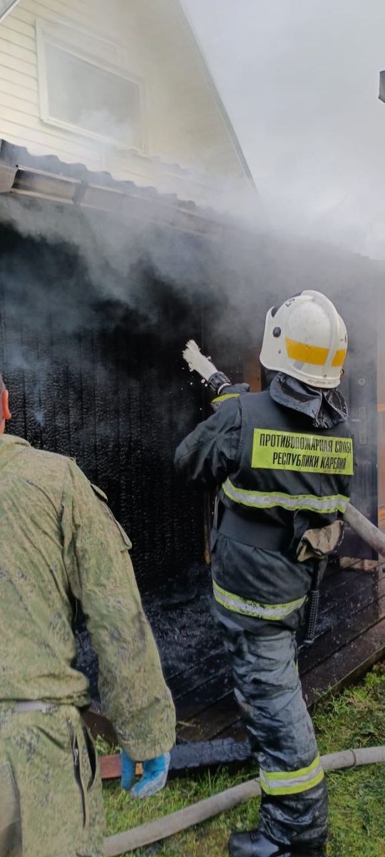   Баня-дом сгорела в деревне недалеко от ПетрозаводскаГоскомитет Карелии по безопасности