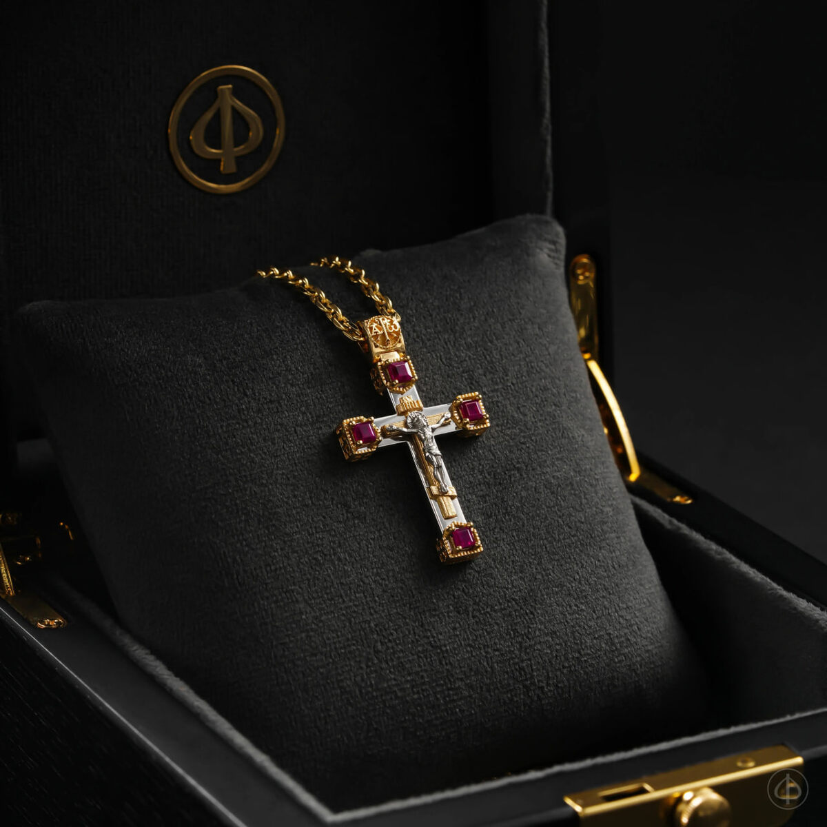 Крест из золота 750 и платины с рубинами Арт.017