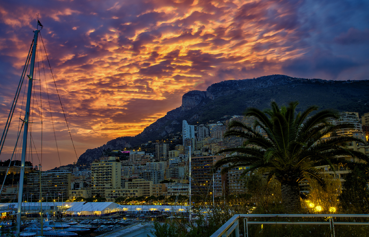 Закат в Монако. Фото: Alexander Novikov / Global Look Press
