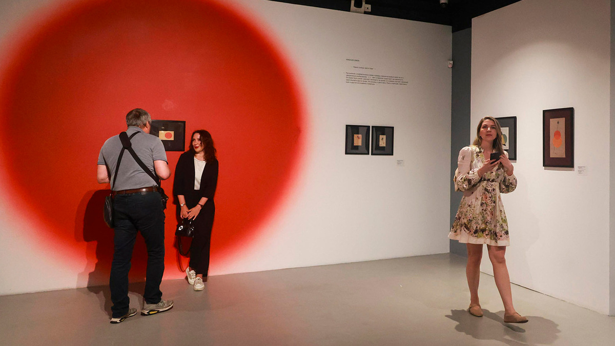 Фрагмент экспозиции выставки «Иван Клюн. Цветоформы. Лаборатория художника». Источник: https://clck.ru/3N4FCF