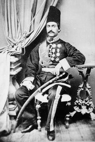 Саттур-хан Сетханян, штабной офицер, Тебриз, ок. 1860 года. Источник: Yaghoubian D. N. Ethnicity, identity, and the development of nationalism in Iran. – Syracuse University Press, 2014.