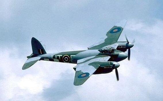 Английский истребитель-бомбардировщик Де Хэвилленд DH.98 "Москито"