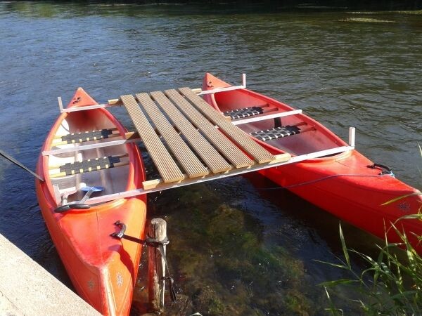 Это пример того, как выглядел тот катамаран. Концепция такая же. Фото из интернета. 