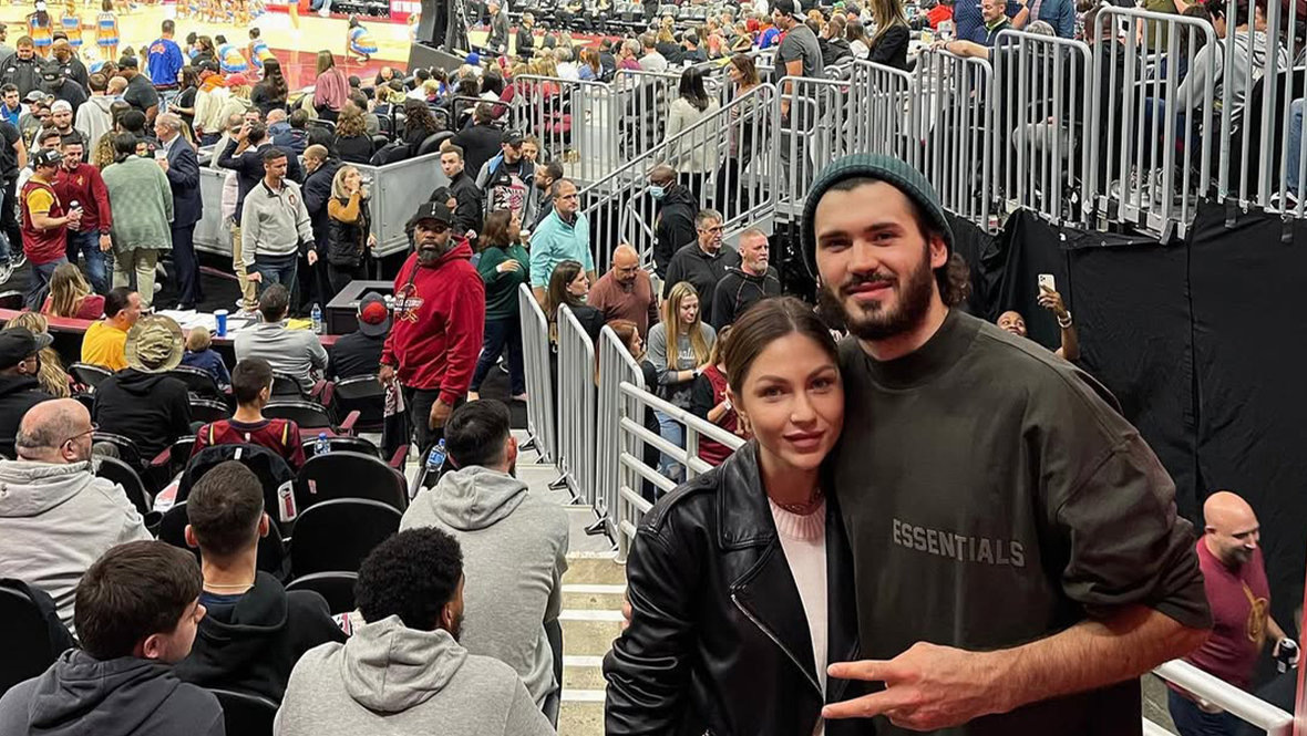   Кирилл Марченко с женой на матче НБА. соцсети