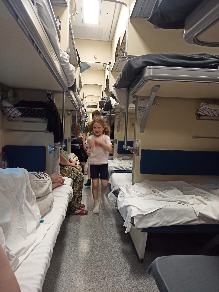 В поезде ездить очень весело