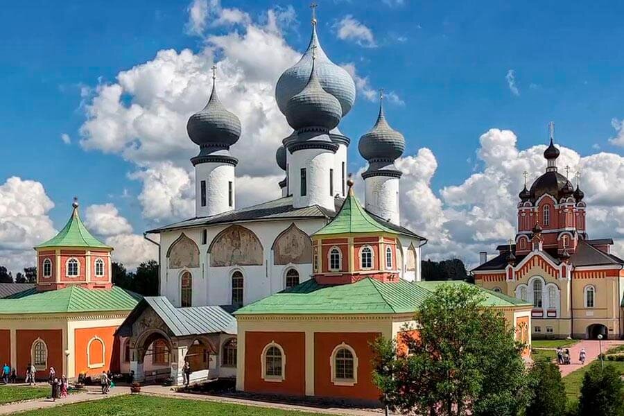 Успенский собор Тихвинского мужского монастыря — место пребывания чудотворной «Тихвинской» иконы Божией Матери