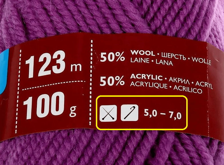 Чтобы изделие было достаточно плотным, можно взять крючок чуть меньше указанного на этикетке размера