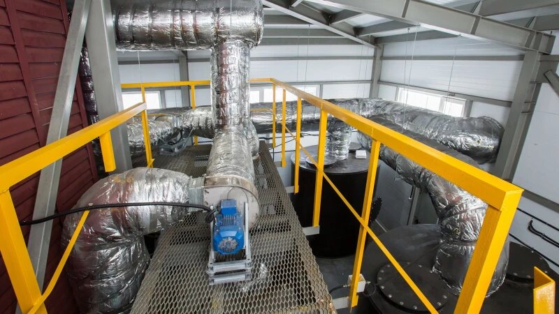     Канализационная насосная станция № 21 после установки дополнительных систем очистки вентиляционных выбросов. Фото: Владимир Вдовин.