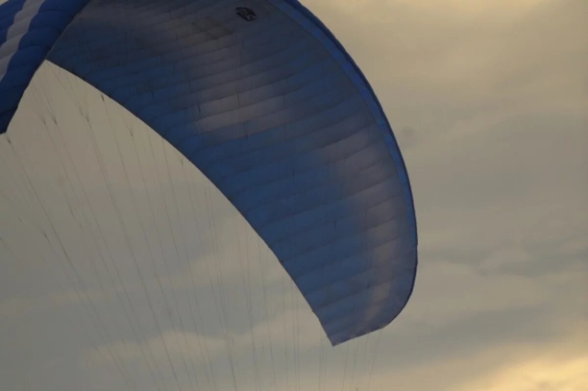    Двое мужчин погибли при падении параплана в Иркутской области