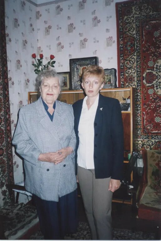 фото автора. мы в гостях у Валечки в 2003 году.