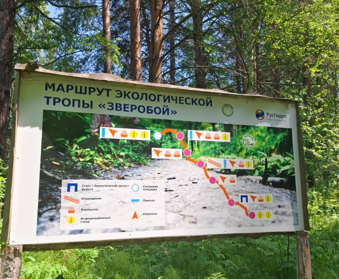 Тропа оборудована указателями направления, что позволяет не заблудится тем, кто впервые посетит тропу,