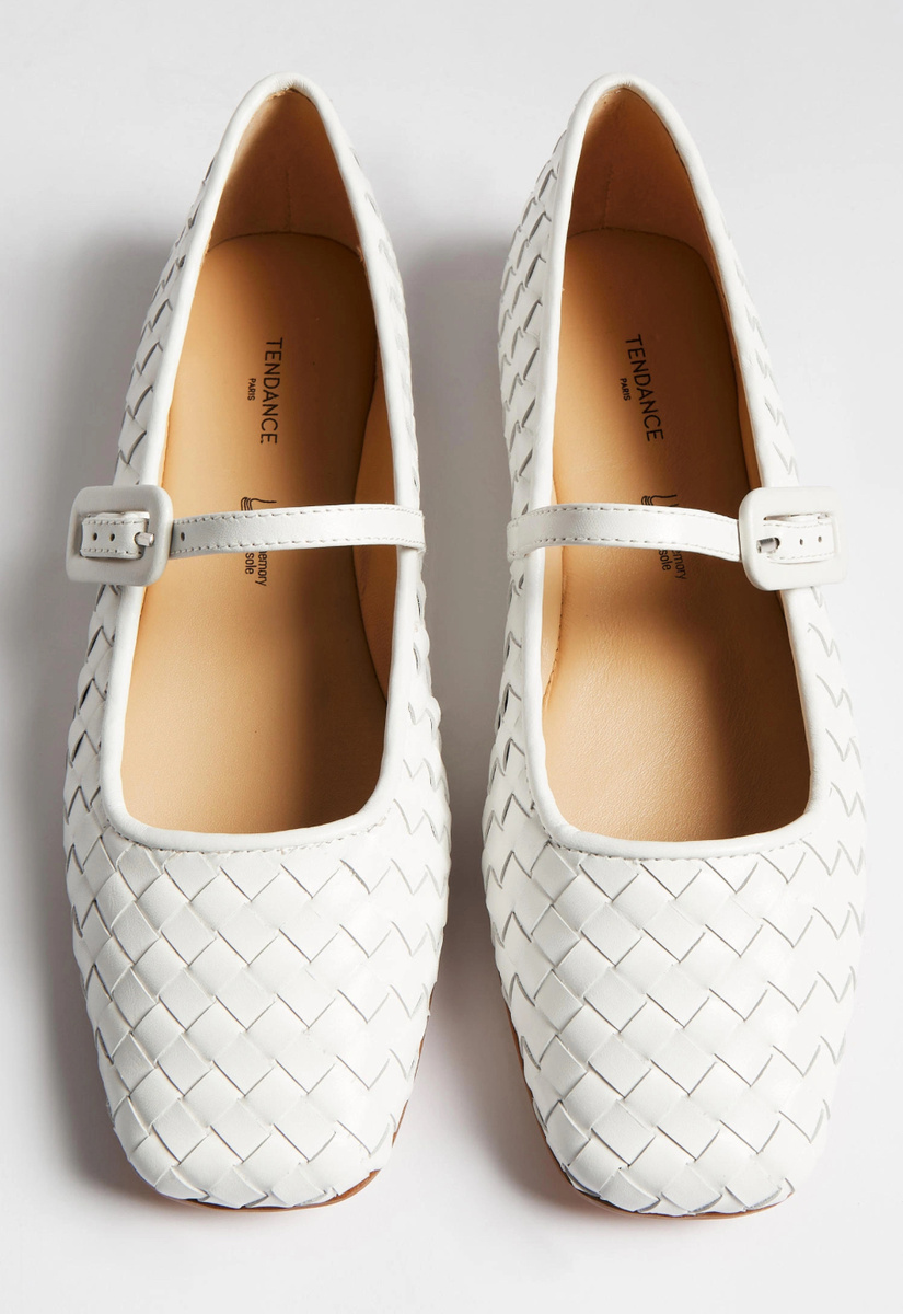 Плетеные белые балетки с ремешком