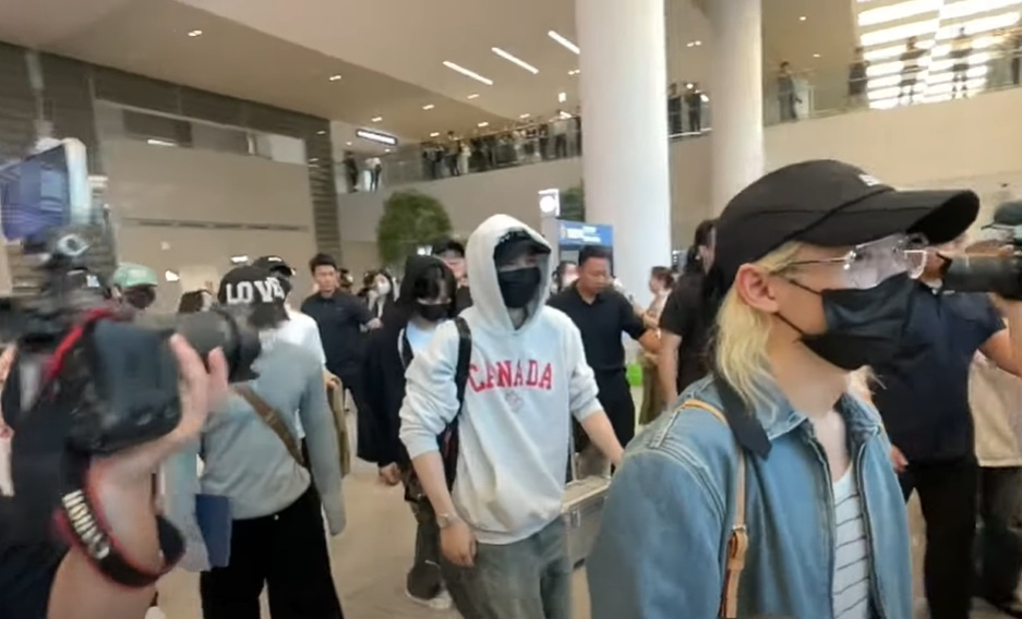 Stray Kids в аэропорту 