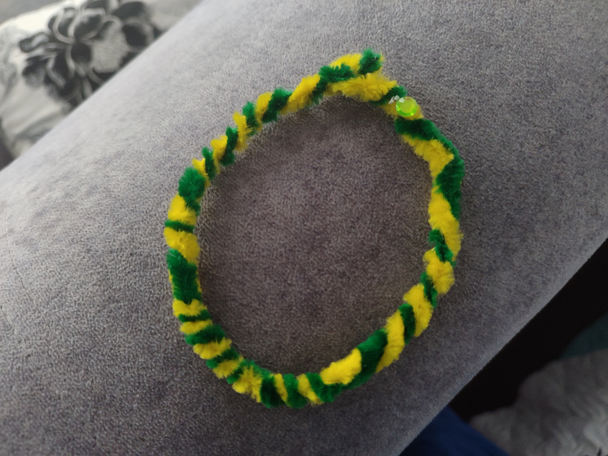 Браслет. Был украшен красивыми всякими блестяшками, но они отвалились