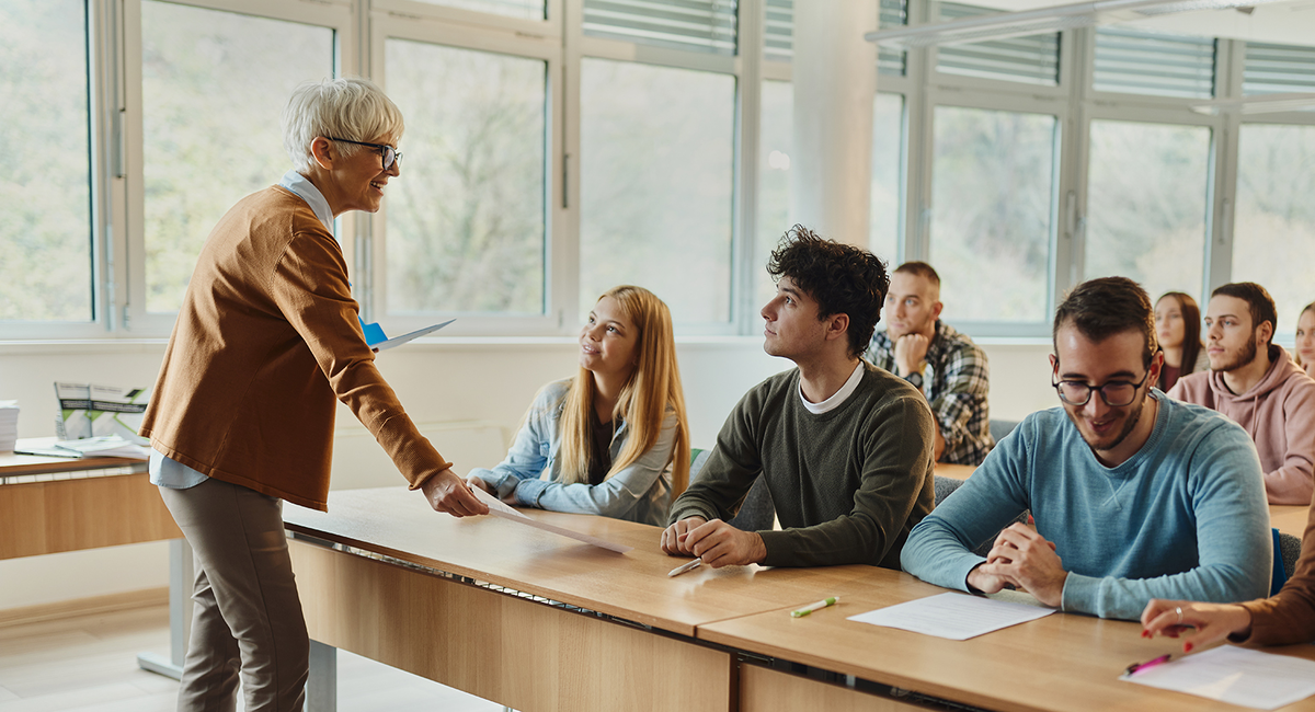 Обучение - не всегда просвещение. Взято из интернета