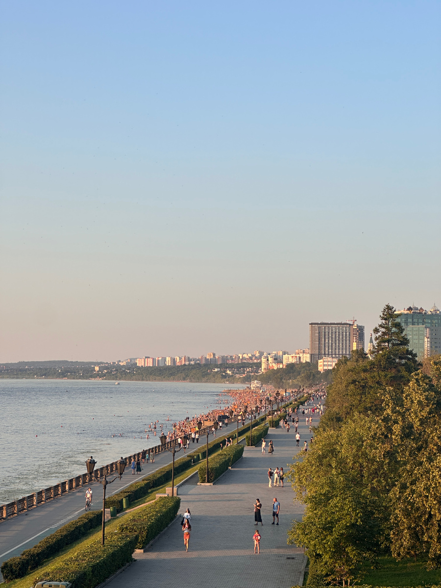 На улице тридцатник. На пляже - битком!