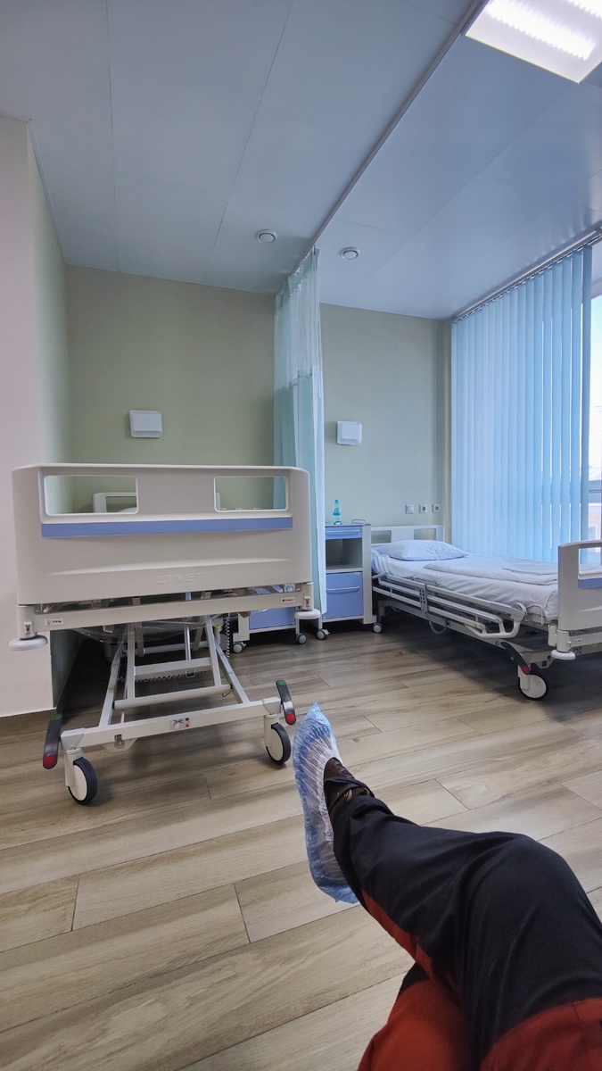 Комфортная больничная палата. С туалетом. Мой приют на ближайшие два дня.