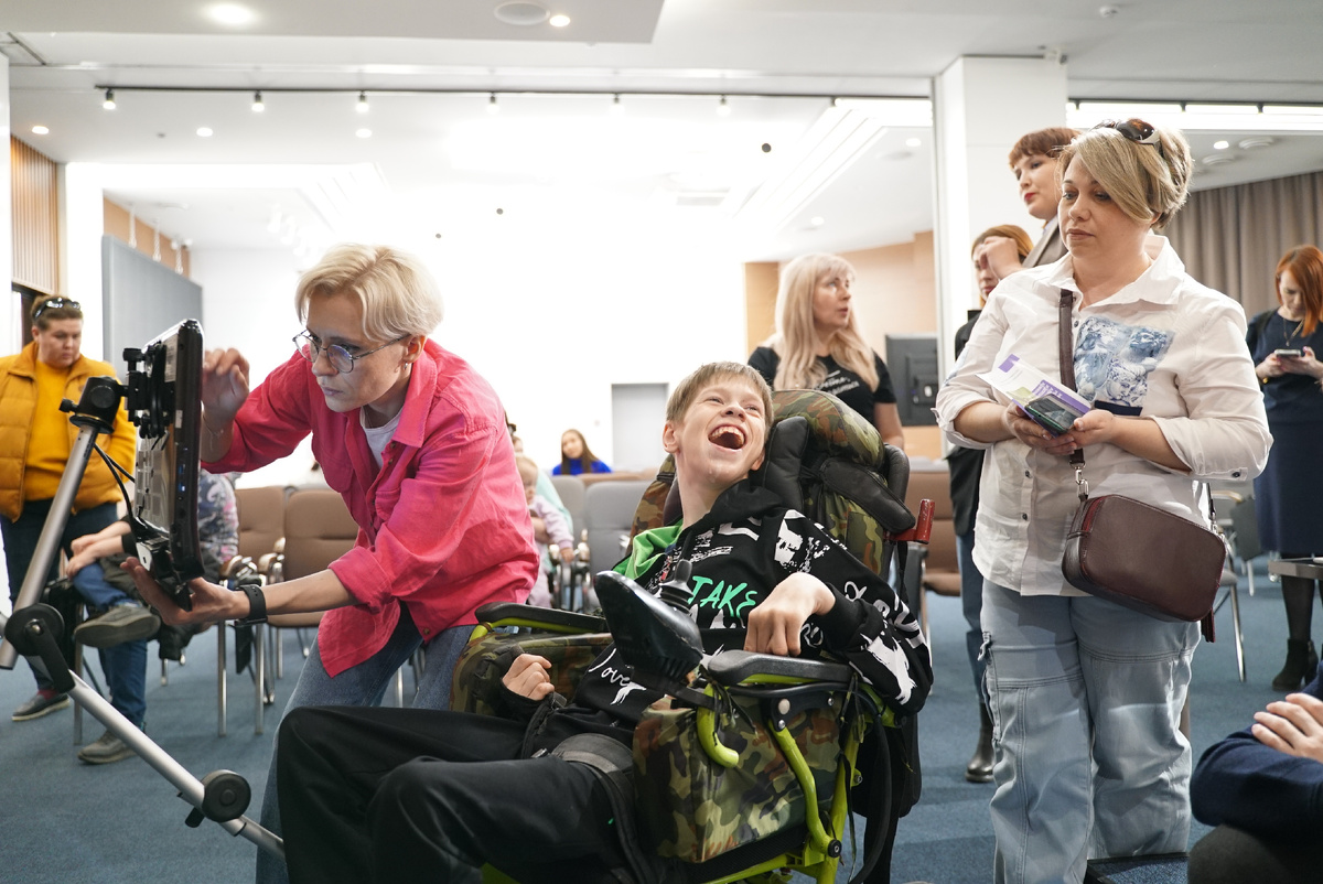 Айтрекер + планшет + стойка