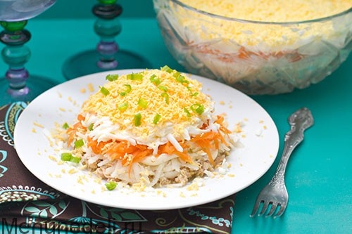 Вкусный салат с горбушей на ужин: простая классика домашнего меню