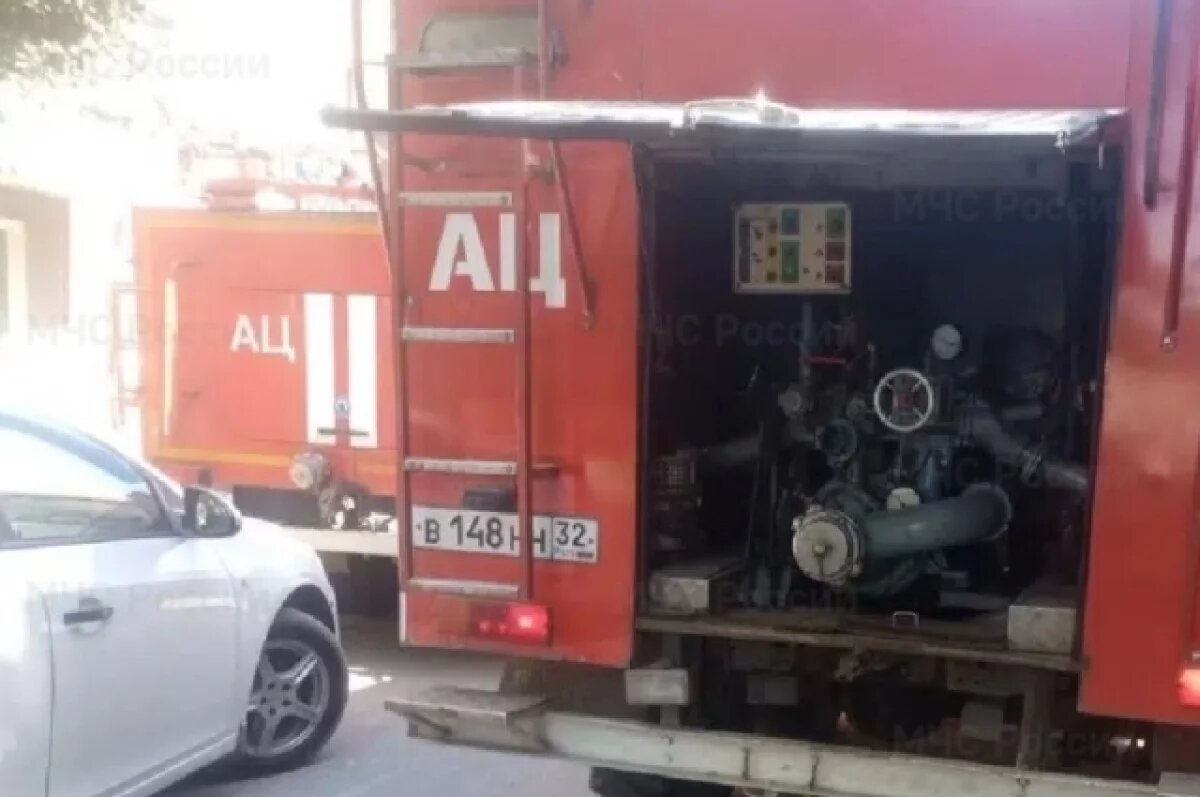    Пять человек эвакуировались из подъезда дома на пожаре в брянском Дятьково