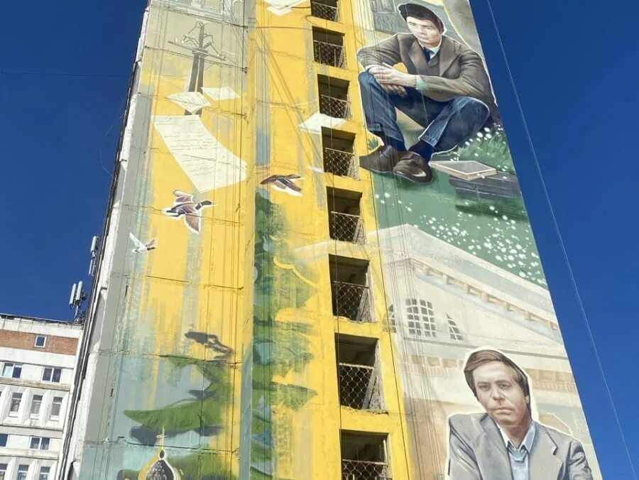 Мурал на улице Улан-Баторской, 12 (общежитие ИГУ)