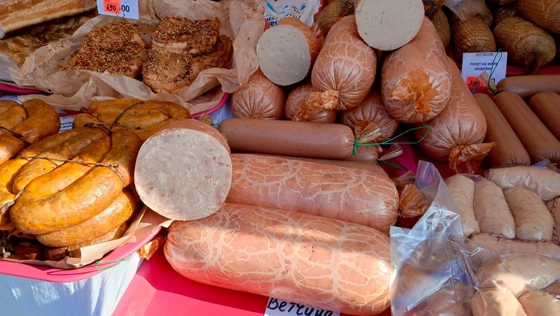    На ярмарках «Покупай ставропольское!» можно приобрести товары местных производителей Фото: Дарья Куличенко / / ИА «Победа26»