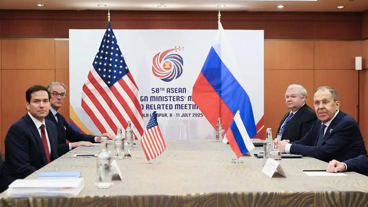    Марко Рубио, Сергей Лавров во время пресс-конференции в Куала-Лумпуре