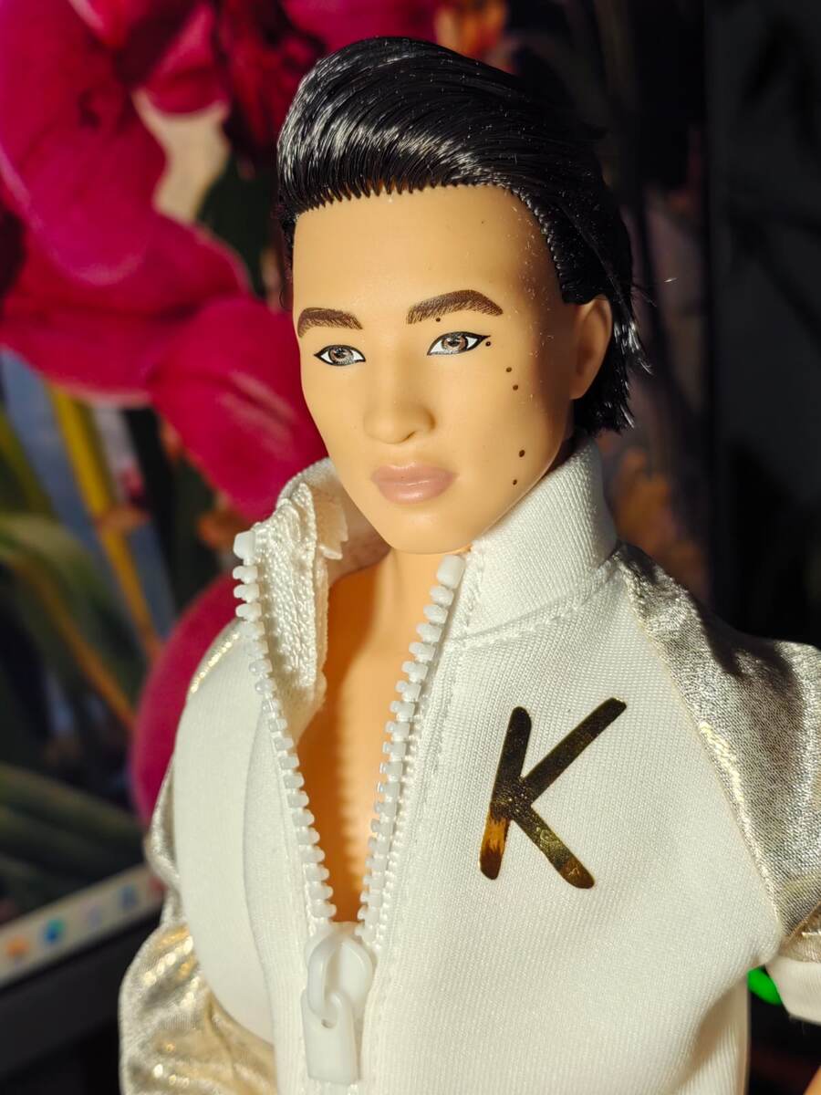 Ken Doll In White and Gold Tracksuit – Barbie The Movie - мой индонезиец Джо