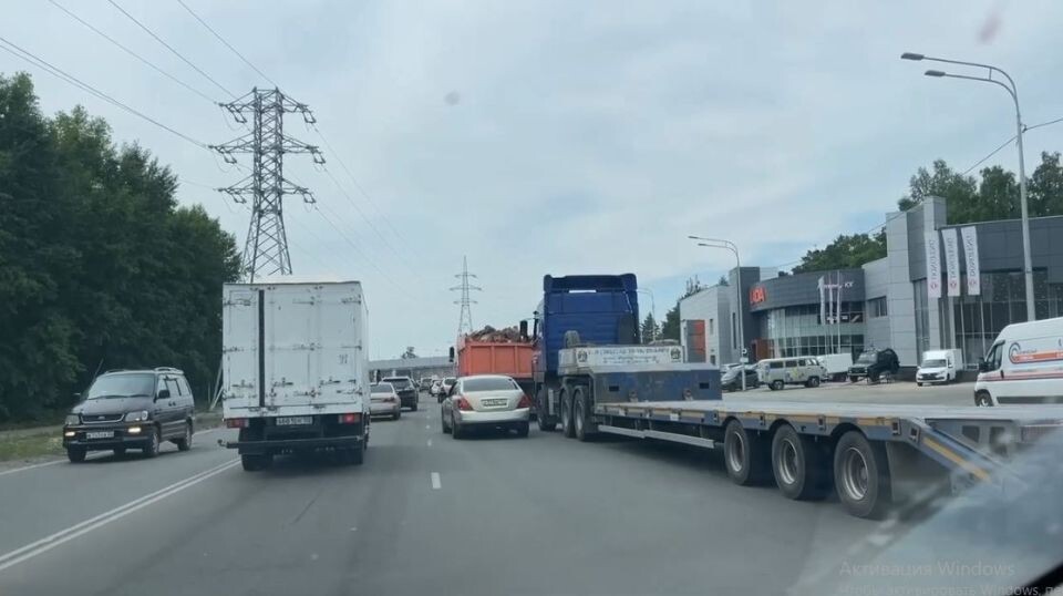    Пробка на Змеиногорском тракте. Источник: Толк